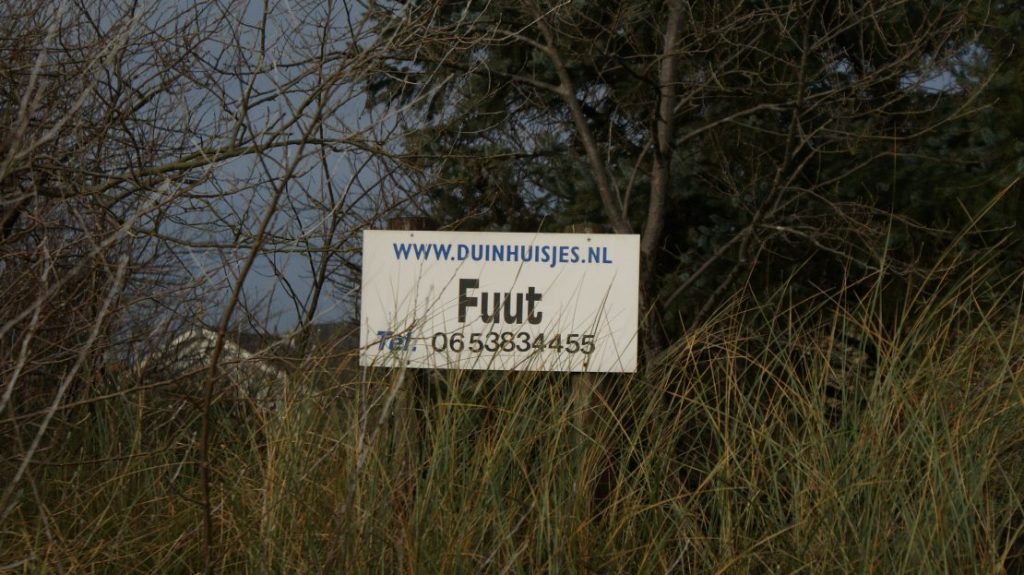 Foto bordje van de Fuut vakantie huisje op terschelling